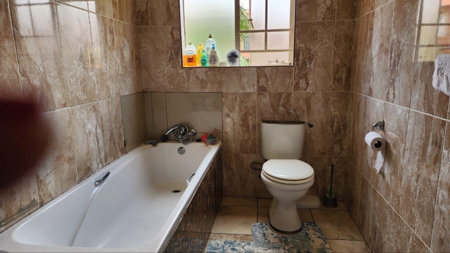 To Let 3 Bedroom Property for Rent in Waterval East North West